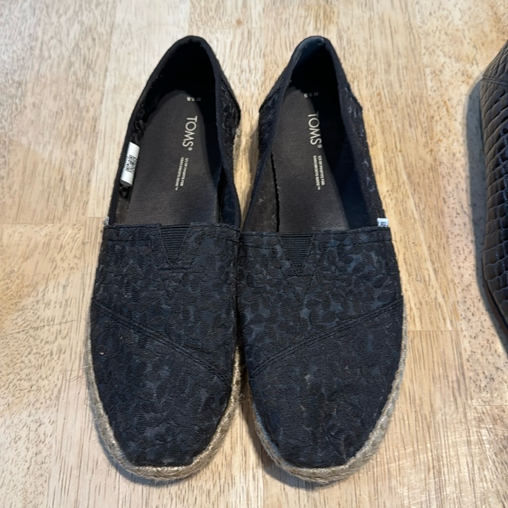 Tom’s shoes